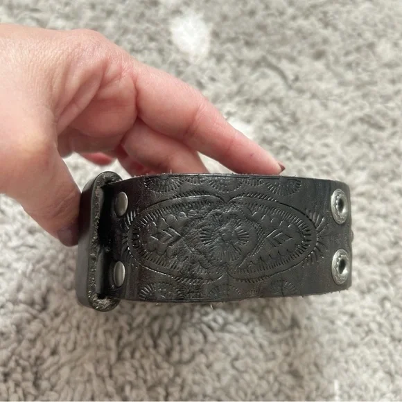 Genuine Leather Embellished Tooled Silver Buckle Floral Embossed Belt Sz L/XL - Picture 3 of 11